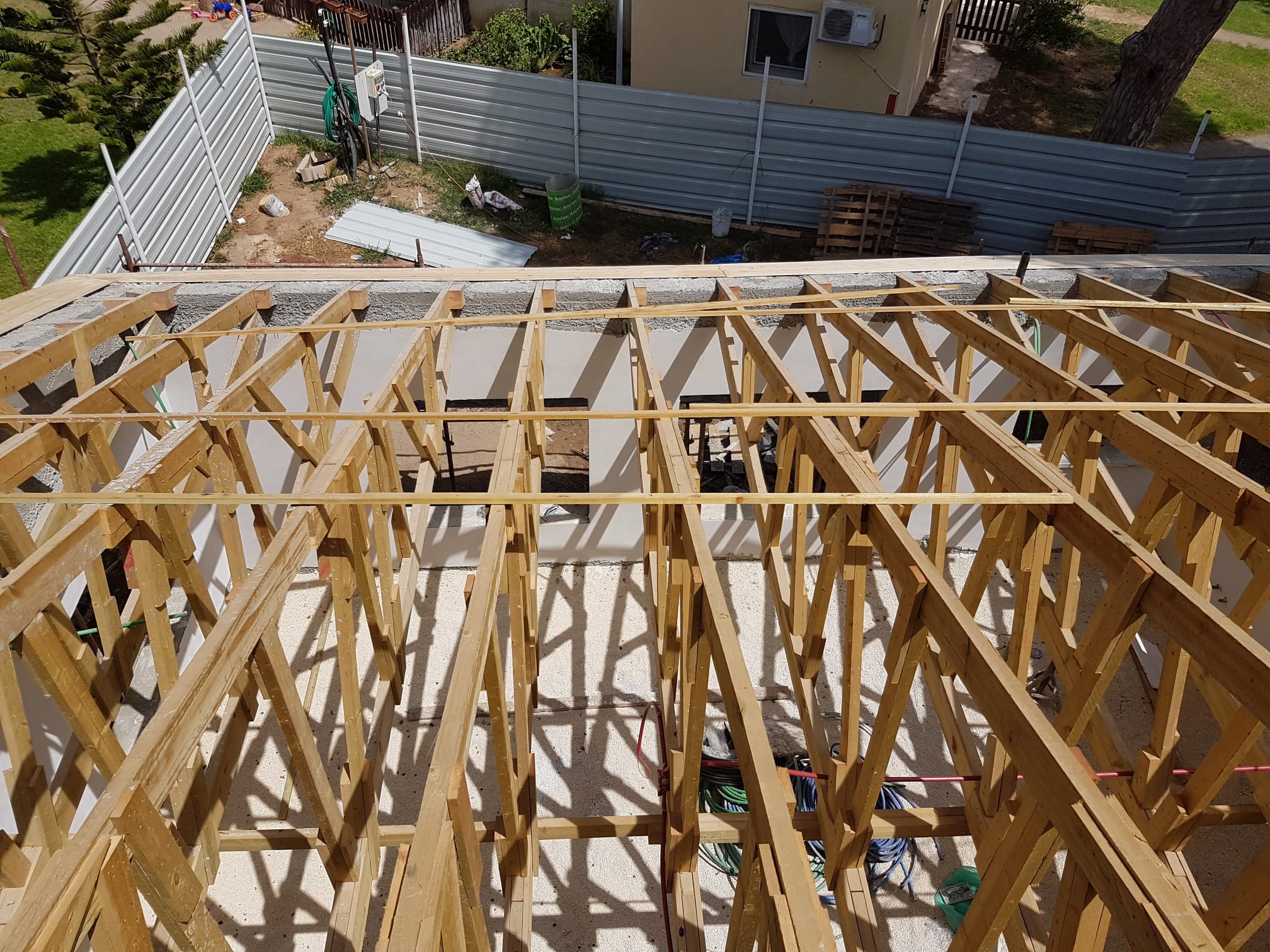 מערכת קורות טכנית במבט על באבן קיסר